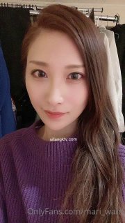 宝贝在试衣间获得公开危险的口交 - 接近被抓住